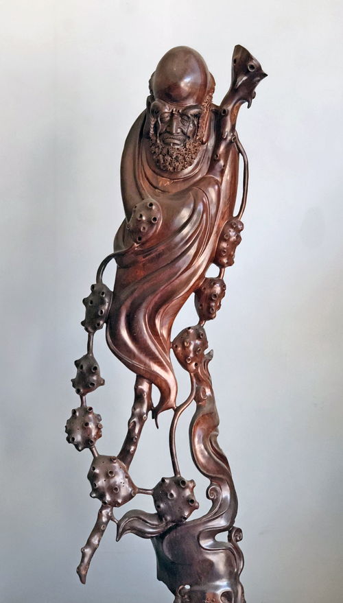 莆田工藝美術師陳喜偉花卉木雕與根雕作品賞析